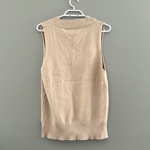 Knitted Oversized Vest - Picture 5 of 8